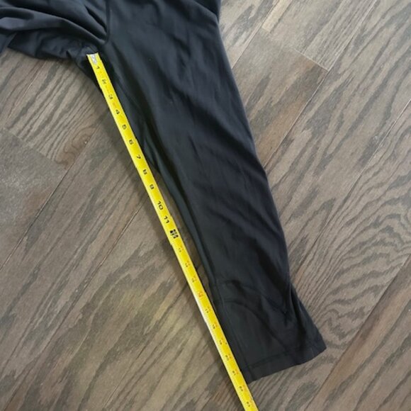 Lululemon Black Crop leggings - Picture 12 of 16